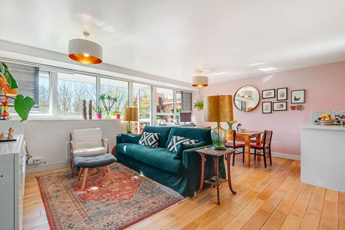 3 Bedroom Flat For Sale In Bullen Street, Battersea, SW11