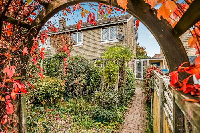 3 Bedroom Semi-Detached House For Sale In The Close, Whitminster, Gloucester, GL2