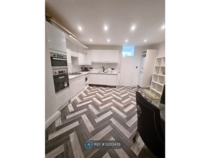 3 Bedroom Maisonette To Rent In Grove Park, London, SE12