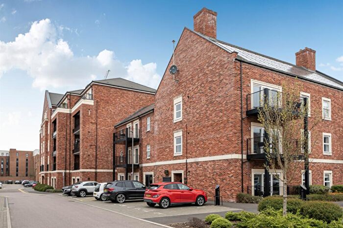 2 Bedroom Flat For Sale In Toye Avenue, London, N20