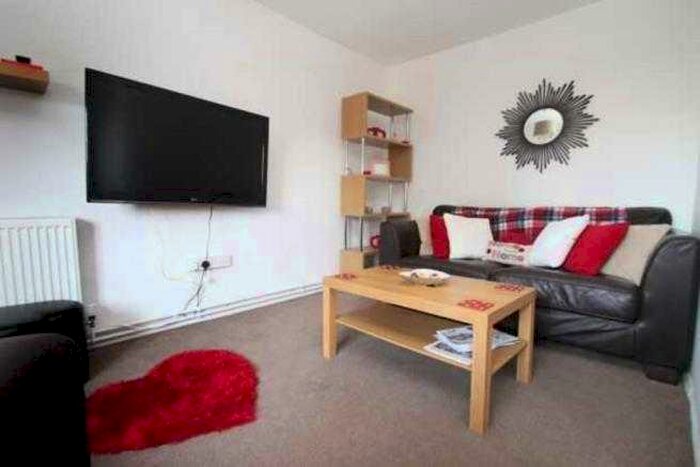 3 Bedroom Apartment To Rent In Wemyss Court, Millitary Road, Canterbury, CT1