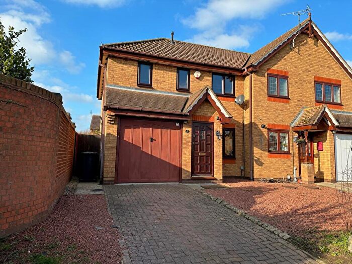 3 Bedroom Semi-Detached House To Rent In Boretree Way, Huntingdon, PE29