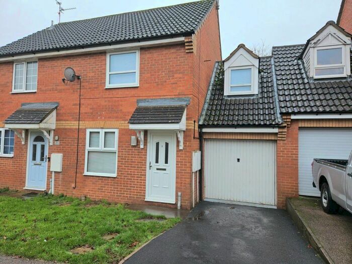 3 Bedroom Property To Rent In Rhodes Close, Daventry, NN11