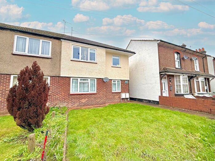 2 Bedroom Maisonette For Sale In Chiltern Road, Dunstable, LU6