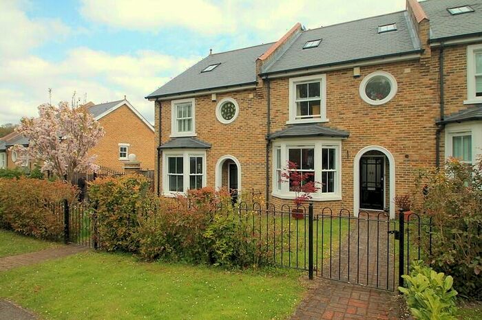 4 Bedroom House To Rent In Bedroom Terraced House In Kenley, CR8