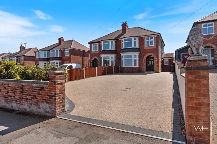 3 Bedroom Semi-Detached House For Sale In Barnsley Road, Scawsby, DN5
