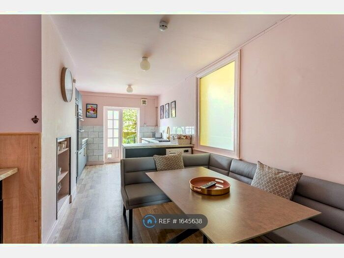 4 Bedroom Semi-Detached House To Rent In Freshfield Road, Brighton, BN2