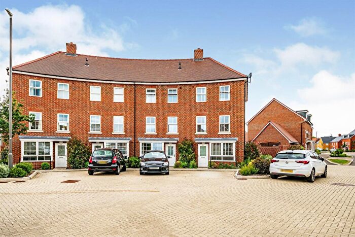 4 Bedroom Town House For Sale In Birmingham Drive, Broughton, Aylesbury, HP22