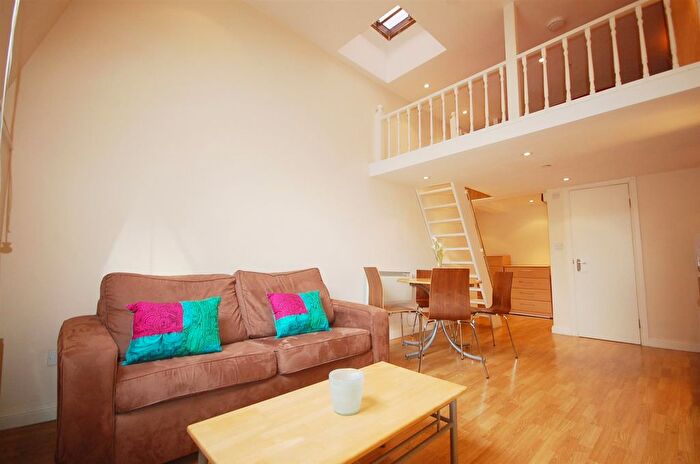 Studio To Rent In Palace Court, Notting Hill / Bayswater, W2