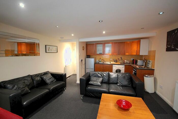 2 Bedroom Flat To Rent In Adelphi, City Centre, Aberdeen, AB11