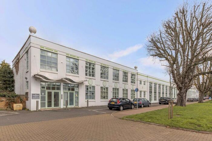 1 Bedroom Flat To Rent In Chertsey Road, St Margarets, Twickenham, TW1