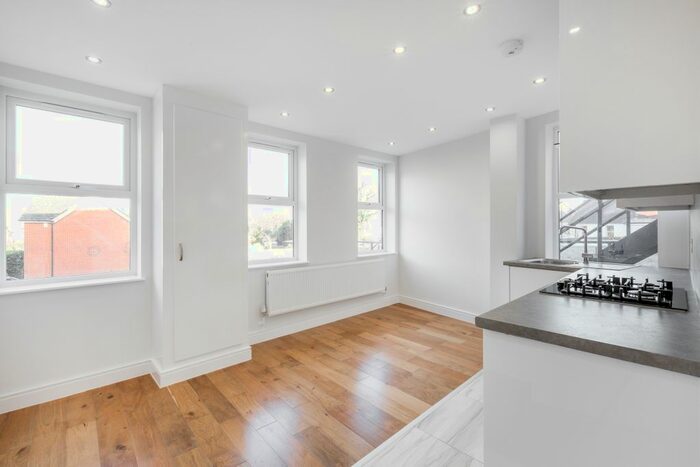 1 Bedroom Flat To Rent In Lumley Road, Horley, RH6