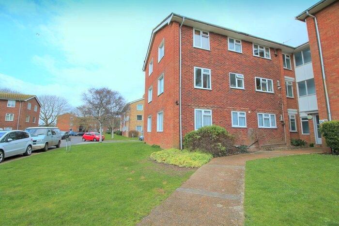 2 Bedroom Apartment To Rent In Meadway Court, Southwick, BN42