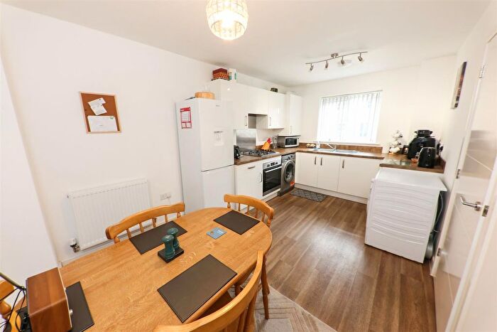 3 Bedroom Semi Detached House For Sale In Roxbury Drive, Hatfield, Doncaster, DN7