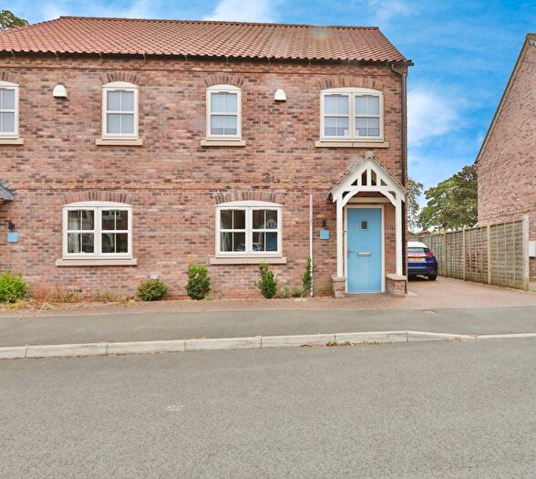 3 Bedroom Semi-detached House For Sale In Burton Fields, Brandesburton, YO25