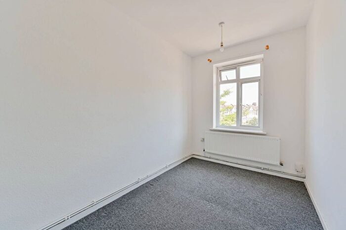 3 Bedroom Flat To Rent In London Road, Mitcham, CR4