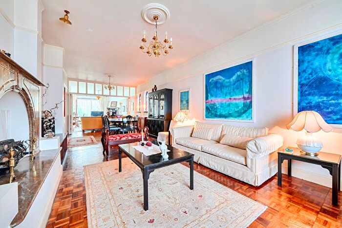 6 Bedroom Detached Bungalow For Sale In Oakleigh Road North, London, N20