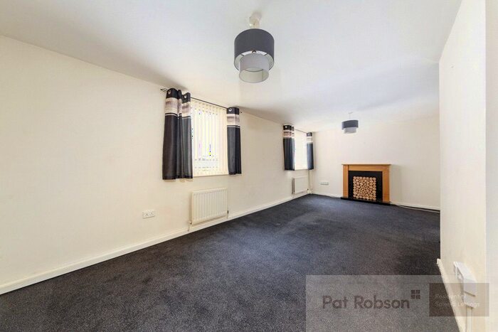 3 Bedroom Flat To Rent In Ryal Walk Flat, Kenton Bar, Newcastle Upon Tyne, NE3