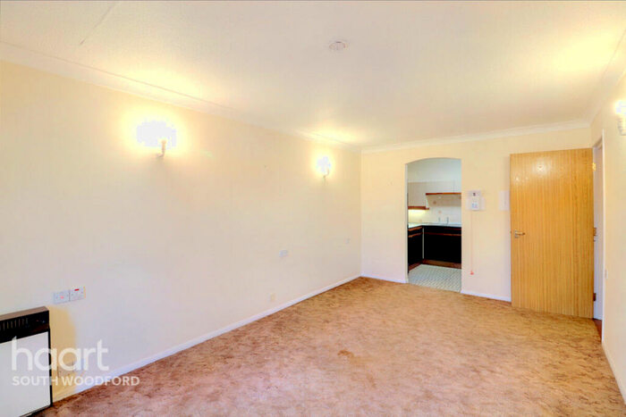 1 Bedroom Flat For Sale In Glebelands Avenue, London, E18