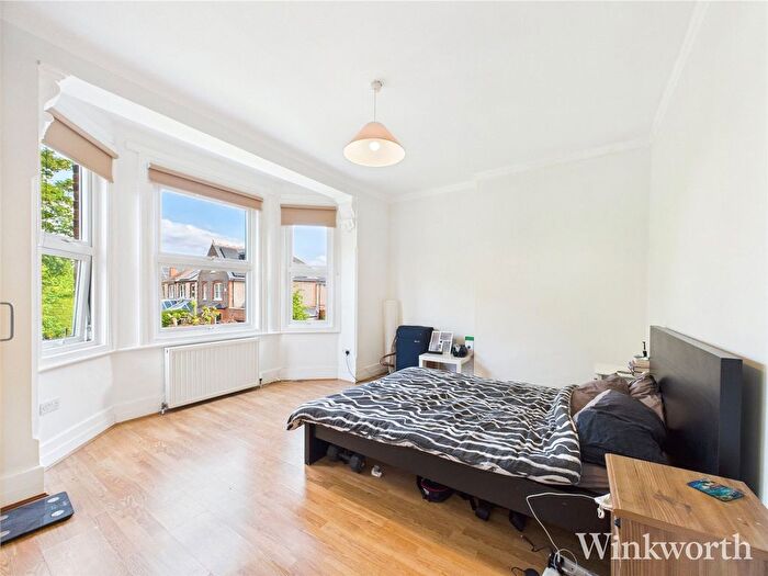 3 Bedroom Flat To Rent In Creffield Road, Acton, London, W3
