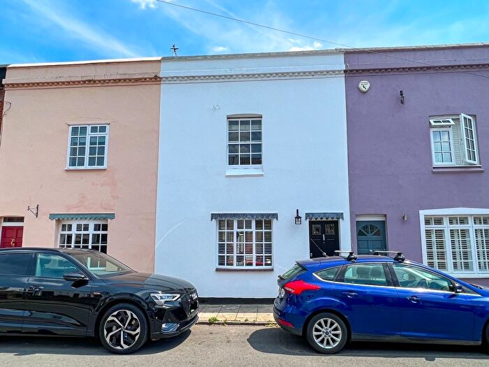 2 Bedroom Cottage For Sale In Bell Road, East Molesey, KT8