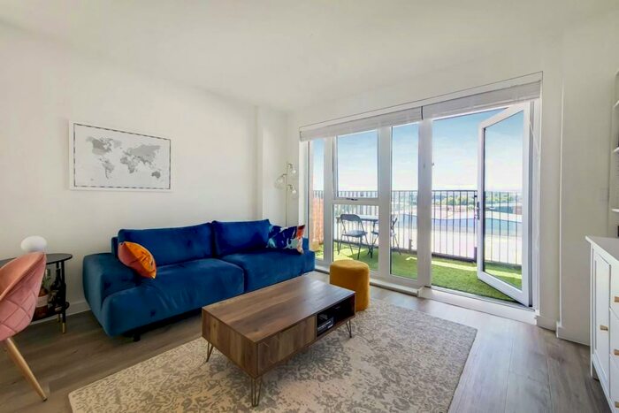 2 Bedroom Flat To Rent In Rowland Road, Tottenham, London, N17