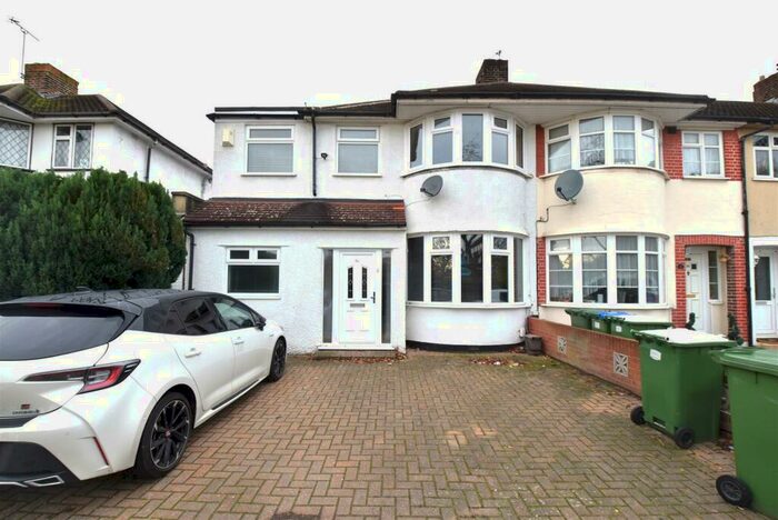 4 Bedroom Semi-Detached House To Rent In Harlington Road, Bexleyheath, DA7