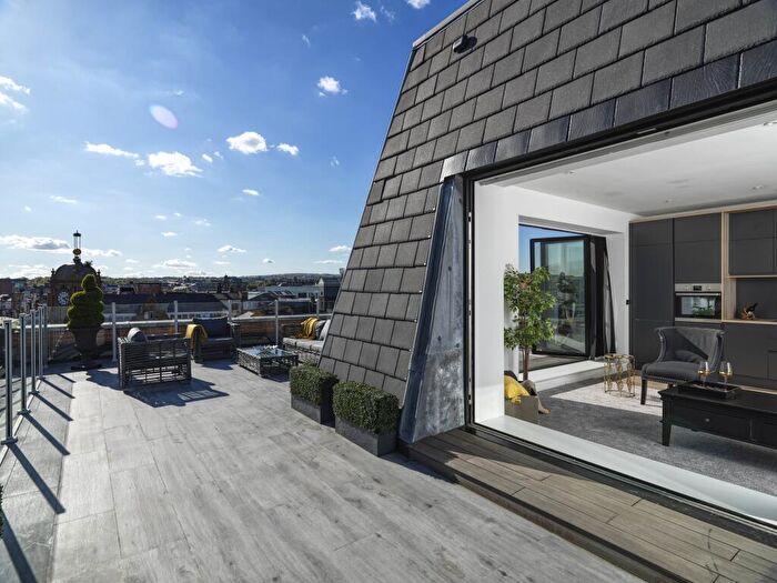 2 Bedroom Flat To Rent In Stone Cross House, - Churchgate, Bolton, BL1