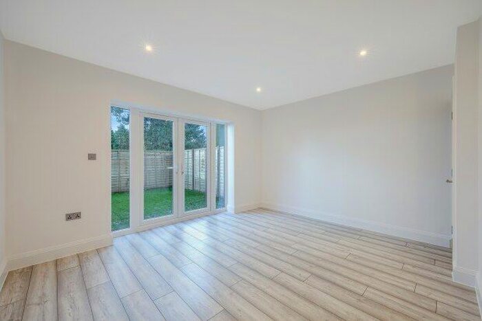 4 Bedroom Property To Rent In Pinecoat Drive, Kearton Close, Kenley, CR8