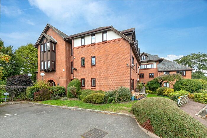 2 Bedroom Flat For Sale In Lawnsmead Gardens, Newport Pagnell, Buckinghamshire, MK16