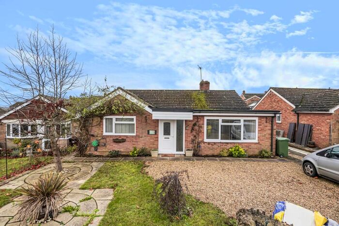3 Bedroom Detached Bungalow To Rent In Kennington, Oxford, OX1