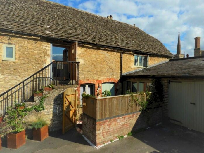 2 Bedroom Apartment To Rent In Swan Court, Lechlade, GL7