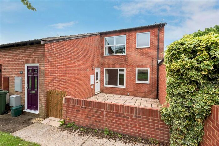 2 Bedroom Property To Rent In Sadlers Court, Abingdon OX14