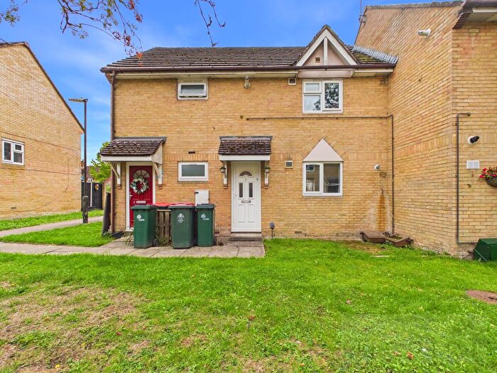 1 Bedroom Maisonette For Sale In Cheviot Walk, Crawley, RH11