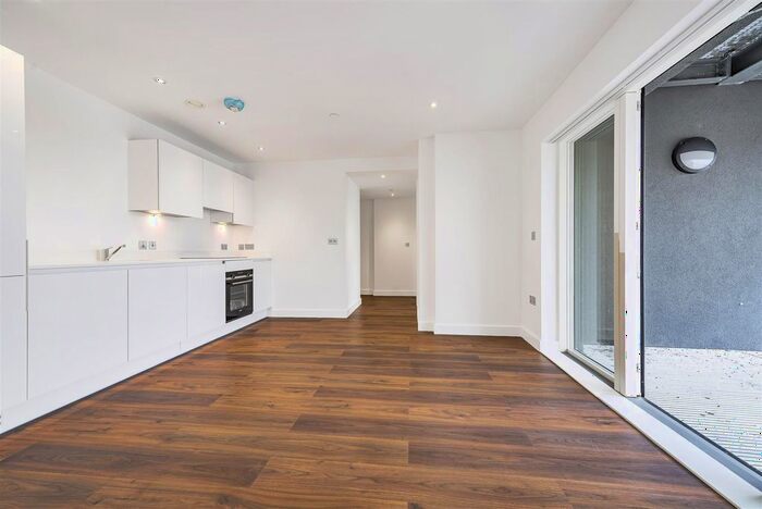 2 Bedroom Flat To Rent In Market Street, Bracknell, RG12