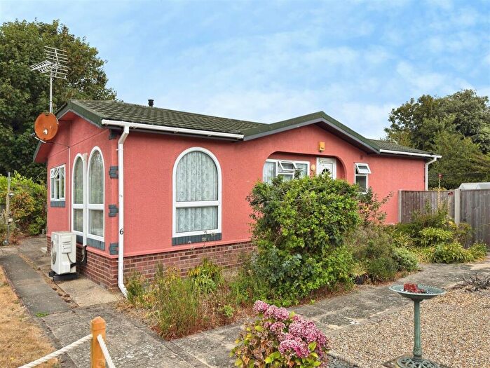 2 Bedroom Park Home For Sale In Victoria Road, Oulton Broad, Lowestoft, Suffolk, NR33
