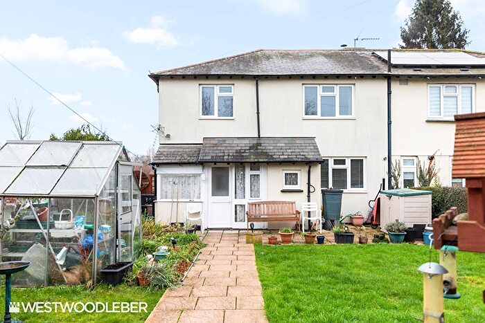 3 Bedroom Semi-Detached House For Sale In High Road, Broxbourne, EN10
