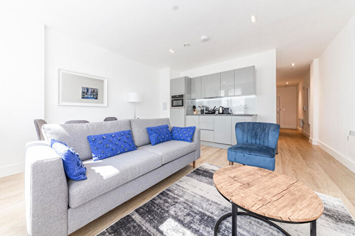 Apartment To Rent In Essex House, Fairfield Road, Brentwood, Essex, CM14