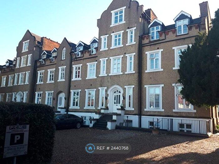 2 Bedroom Flat To Rent In Upton Park, Slough, SL1