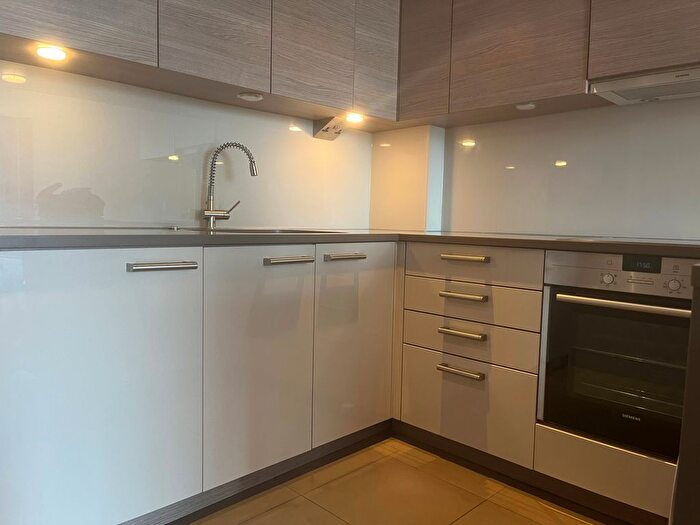 2 Bedroom Flat To Rent In Park Street, London, SW6