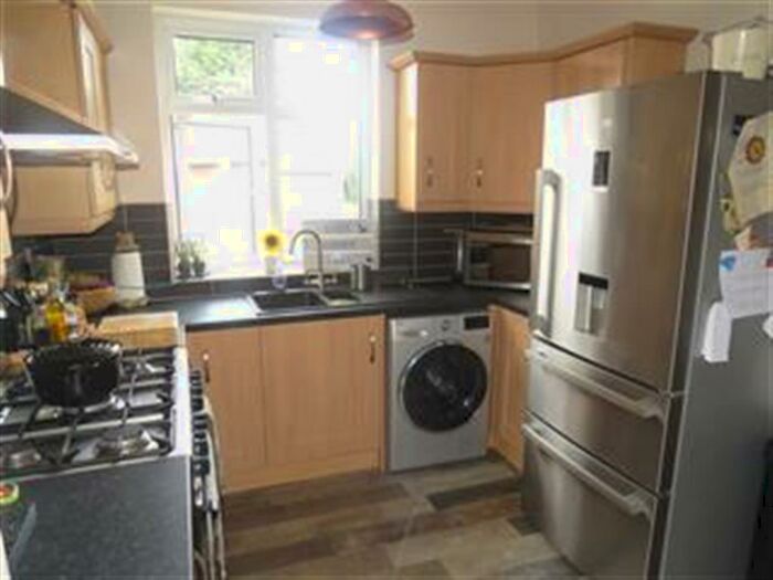 3 Bedroom House To Rent In Clifton Crescent, Doncaster, DN2