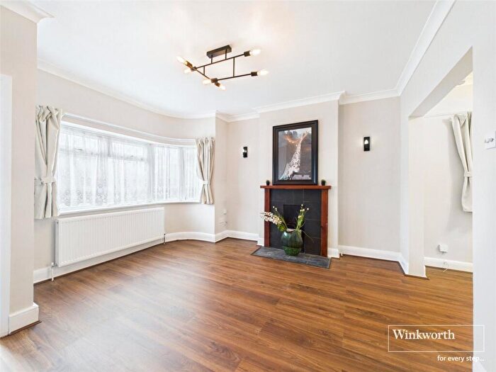 4 Bedroom Bungalow For Sale In Hillway, London, NW9