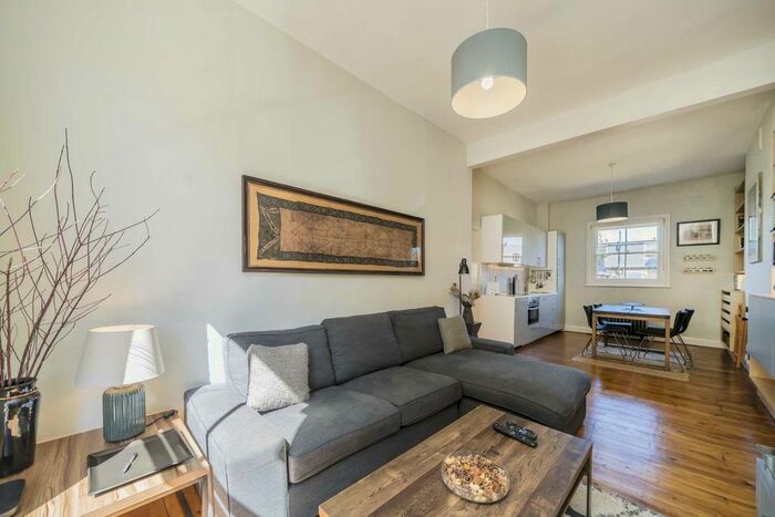 3 Bedroom Flat To Rent In Edbrooke Road, London, W9