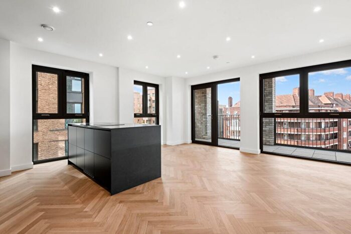 2 Bedroom Flat To Rent In Emperor Point, Dragonfly Walk, N4