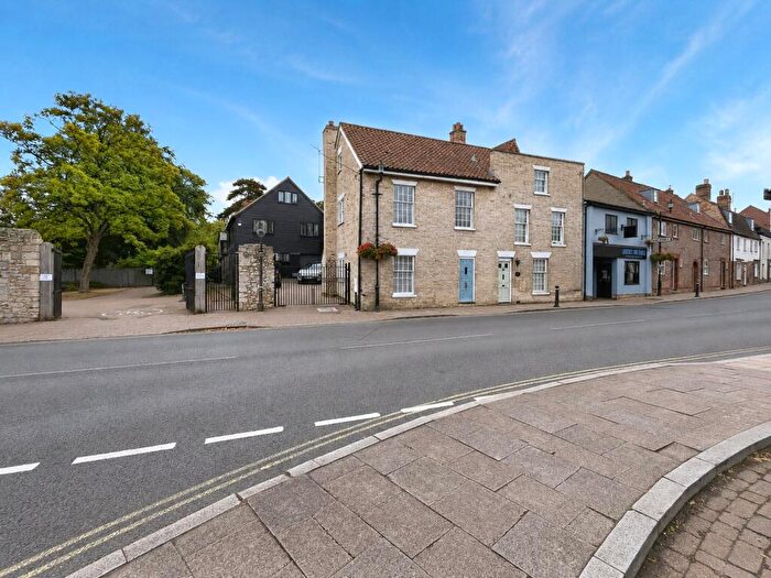 3 Bedroom Semi-Detached House For Sale In Bury St. Edmunds, Suffolk, IP33