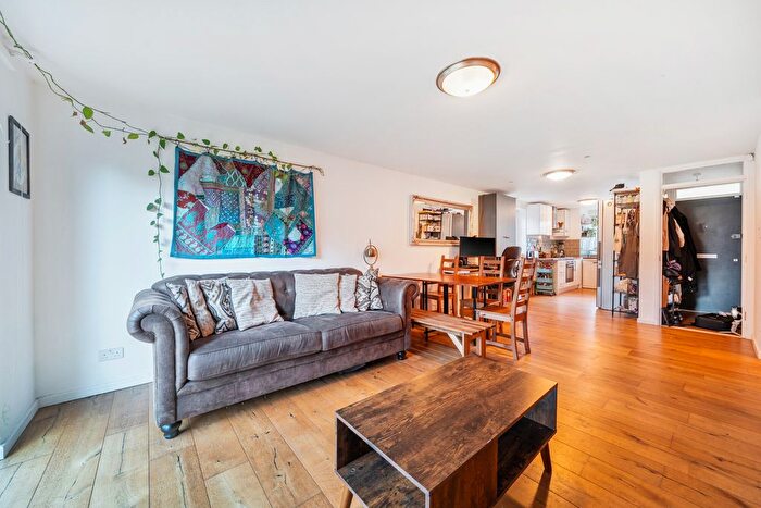 2 Bedroom Flat For Sale In Barforth Road, London, SE15