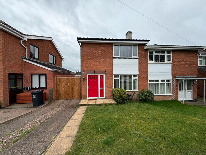 3 Bedroom Semi Detached House To Rent In Woodridge Road, Halesowen, B63