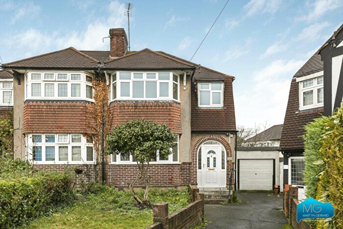 3 Bedroom Semi-Detached House For Sale In Wycherley Crescent, New Barnet, Barnet, EN5