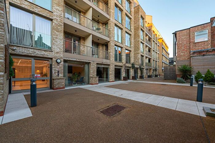 1 Bedroom Flat For Sale In Espalier Gardens, Kilburn, NW6