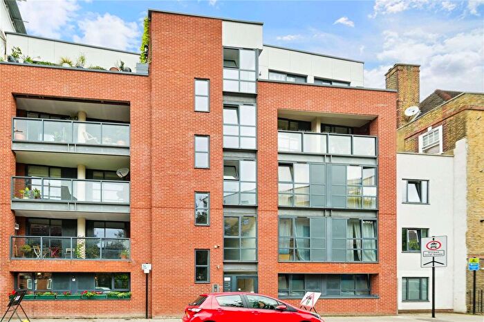 3 Bedroom Flat To Rent In Goldsmiths Row, London, E2